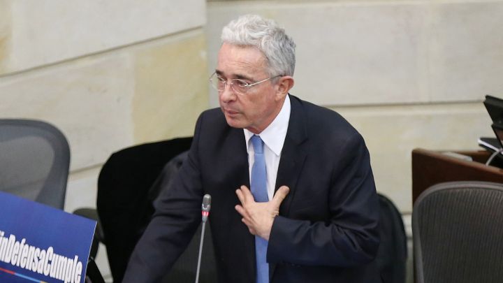 ¿Cómo es la ley que propondría Álvaro Uribe para la reactivación y contra la pobreza?