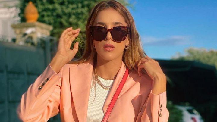 Daniela Ospina modela en sus redes sociales