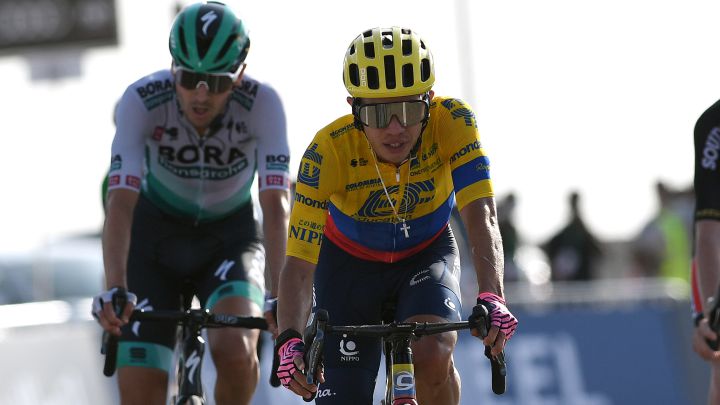 Sergio Higuita llega cuarto en la etapa 5 del UAE Tour.