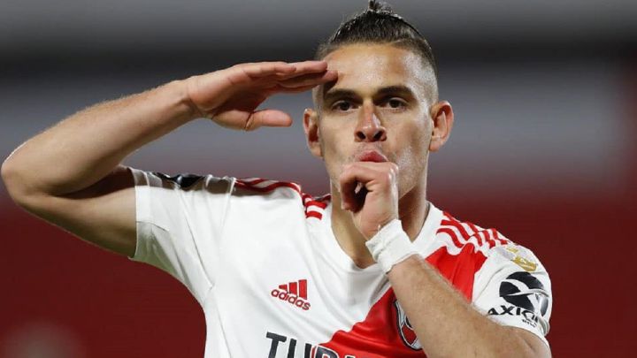 Rafael Santos Borré, delantero de River Plate fue nominado a mejor jugador de América por el diario El País de Uruguay. Fabra y Carrascal están en el XI