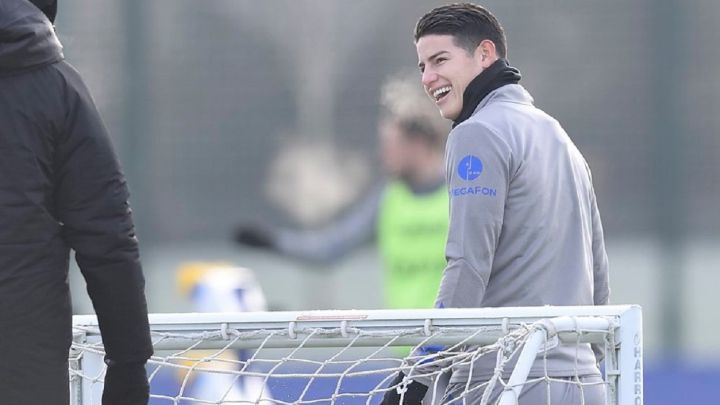 James Rodríguez en un entrenamiento de Everton