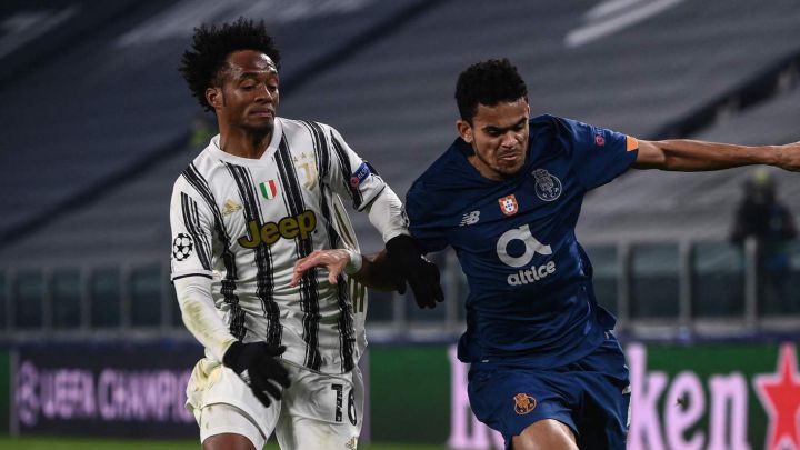 Juan Cuadrado y Luis Díaz durante el Juventus - Porto por Champions League.