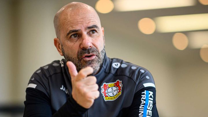 Peter Bosz dejó de ser el entrenador del Bayer Leverkusen. Santiago Arias tan solo pudo jugar un partido con el neerlandés. Hannes Wolf será el nuevo DT