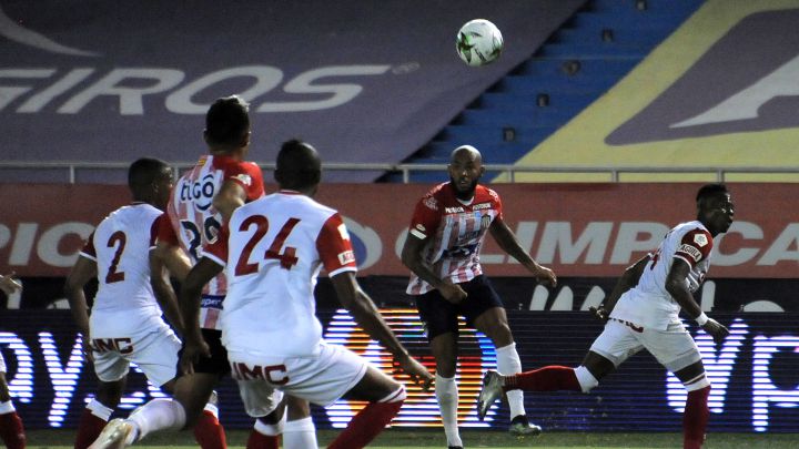 Junior enfrenta a Independiente Santa Fe