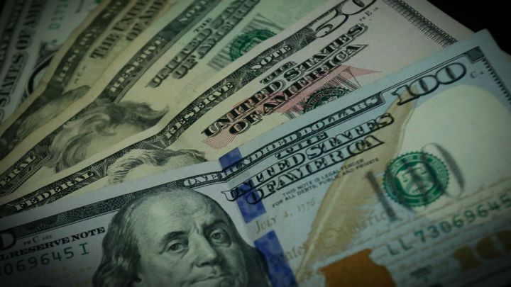 Dólar en Colombia supera los 3700 pesos por primera vez en 2021