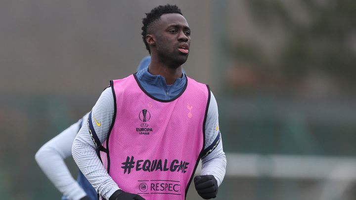 Davinson Sánchez y Diakhaby, defensores del Tottenham y del Valencia, recibieron insultos racistas. El colombiano en redes sociales y el francés en el campo