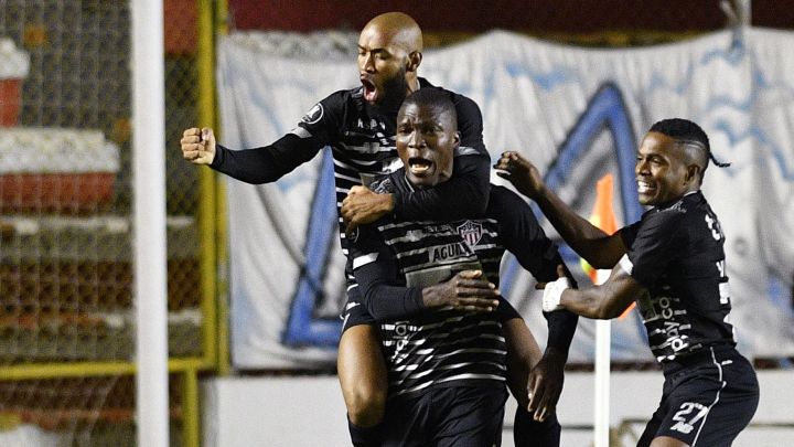 Mera celebra el gol de Junior ante Bolívar
