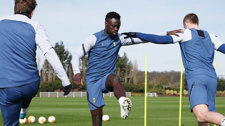 Davinson Sánchez vuelve a estar en la mira del Barcelona.