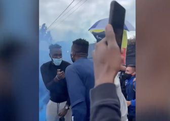 Jugadores de Millos en arenga de hinchas previo al clásico