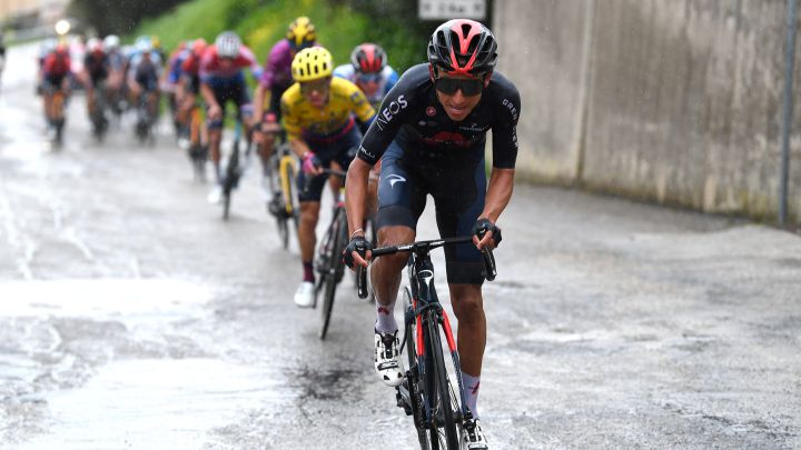 Egan Bernal, ciclista del Ineos, habló sobre sus problemas en la espalda. Confía en realizar un buen Giro y afirmó que no tiene problema compartir liderato