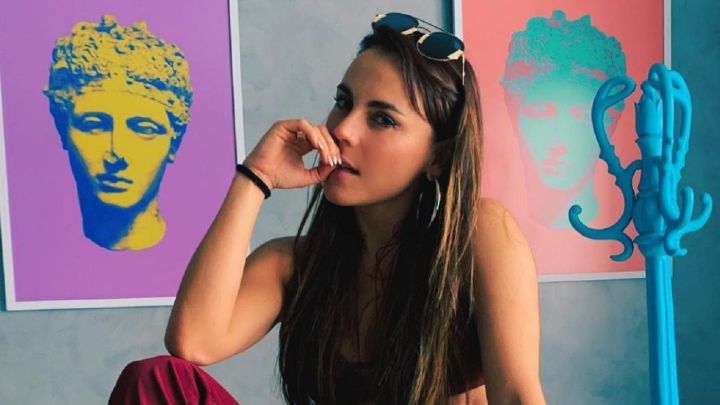 Carolina Gaitán posa para una fotografía de Instagram.