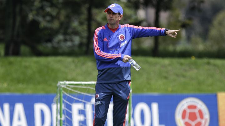 Arturo Reyes dirige una práctica de la Selección Colombia Sub 20