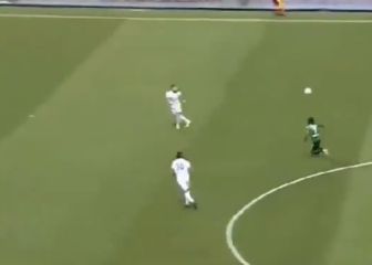 Golazo de Hugo Rodallega desde mitad de cancha