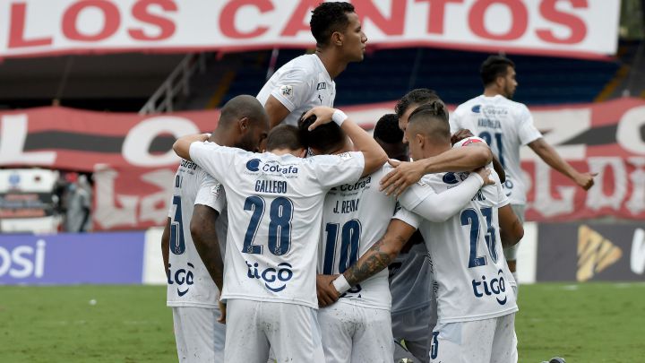 Medellín celebra un gol en Cali