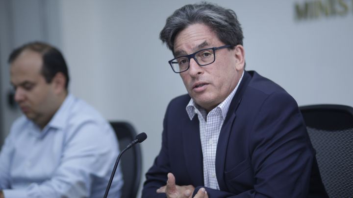 La reforma tributaria propuesta por el Gobierno Nacional y el Ministerio de Hacienda, propone un IVA para bienes como celulares, deporte, y servicios.