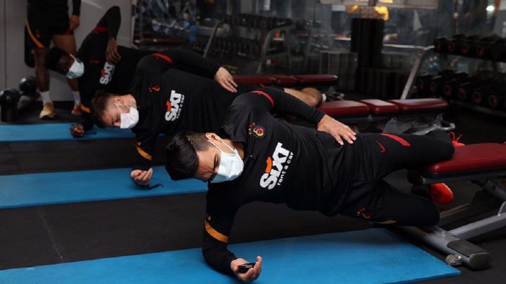 Falcao García, delantero de Galatasaray continúa su recuperación luego de una fractura facial. El colombiano realiza un programa preparado para él