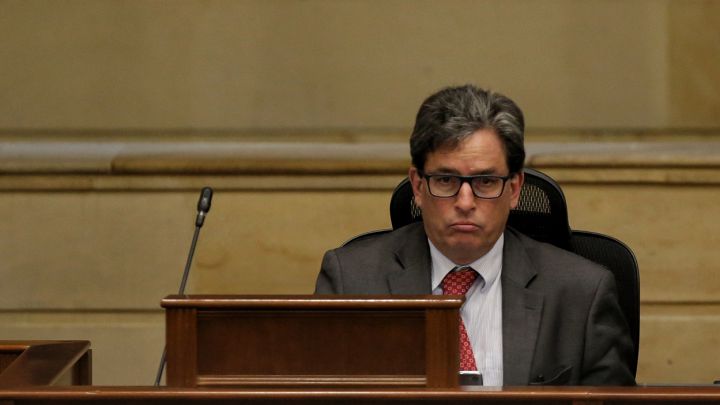 Docena de huevos de $1.800: qué pasa con Carrasquilla y por qué cuesta ese dinero