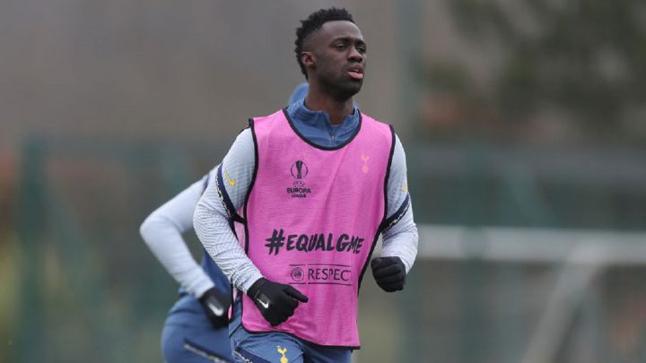Davinson Sánchez ha tenido una temporada discreta con Totttenham y buscan reforzar la defensa con Joachim Andersen. El colombiano podría salir del club.