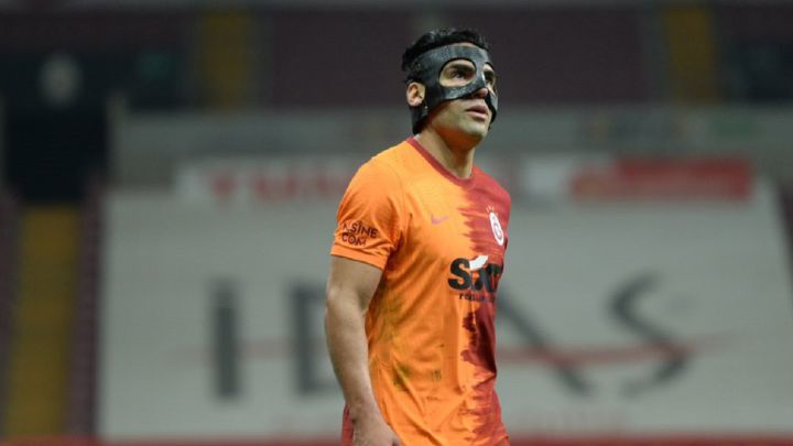 Falcao García, delantero de Galatasaray, regresó tras su fractura facial en la victoria 1-0 ante el Konyaspor. El colombiano estuvo activo en el partido