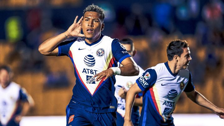 Roger Martínez, delantero de América de México, sería una de las opciones que maneja Boca Juniors, luego de la negativa del atacante Edison Cavani