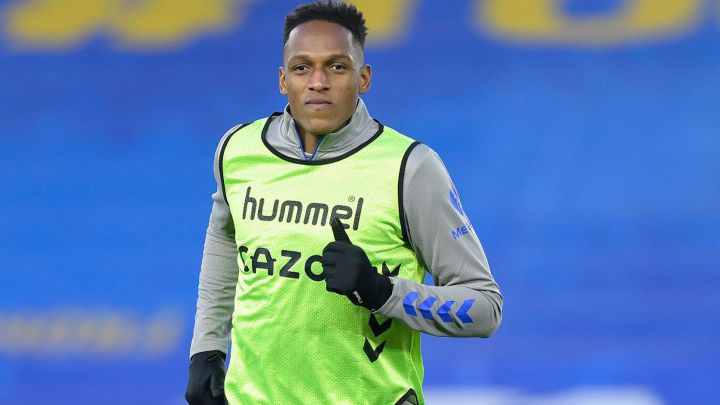 Yerry Mina, defensor del Everton, estaría interesado en jugar en la Serie A según Football Insider. Podría entrar en una negociación por Koulibaly.