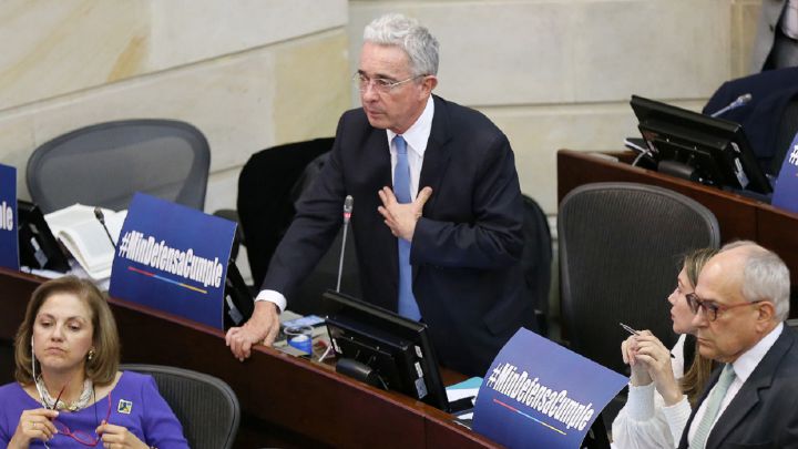 ¿Qué es la "revolución molecular disipada" y por qué Uribe habla de ella?