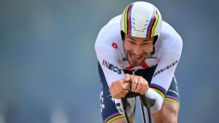 ganó la primera etapa del Giro de Italia que fue una contrarreloj individual en Torino de 8.6 kilómetros en la edición 104