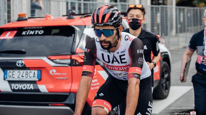 Fernando Gaviria, corredor del UAE Team Emirates, chocó contra las vallas de seguridad en el esprint final. El colombiano aseguró que volverá intentarlo