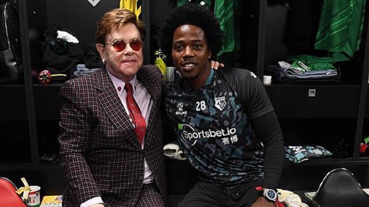 Elton John visita al Watford de Carlos Sánchez