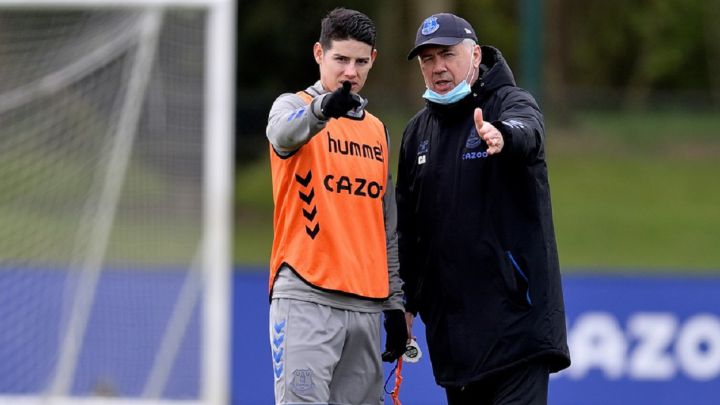 James Rodríguez está cerca de terminar su primera temporada en Everton y Ancelotti no quiere que lo comparen con el caso de Eto'o hace un par de años.