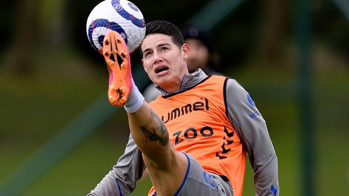 Carlo Ancelotti confirma las bajas de James Rodríguez y Yerry Mina para el Aston Villa vs Everton.