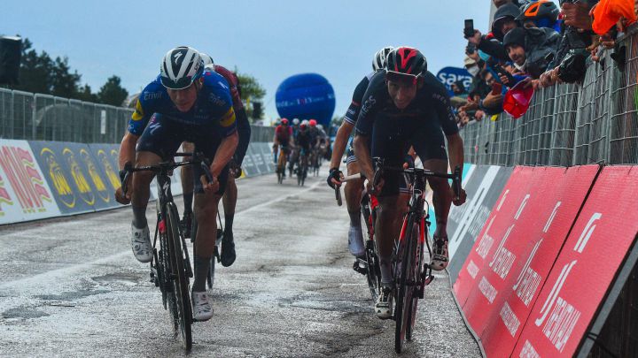 Horario, cómo y dónde ver la etapa 6 del Giro de Italia 2021 entre Notaresco y Termoli con un recorrido de 181kilómetros. Egan Bernál es tercero