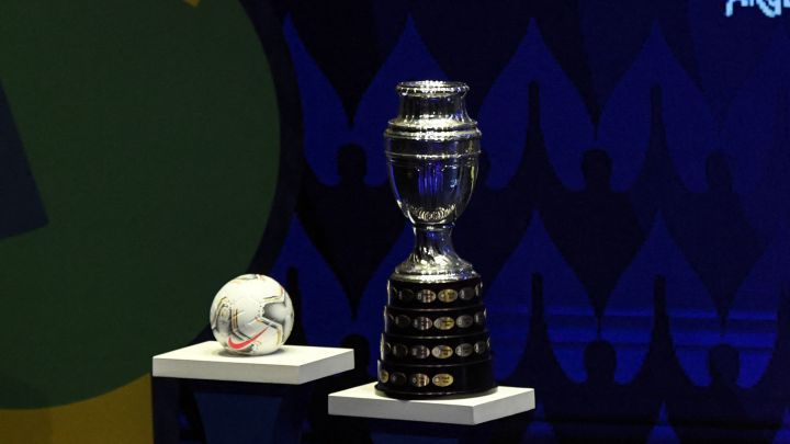 Alberto Fernández, presidente de Argentina, estudia la posibilidad de realizar en solitario la Copa América. Pide a la Conmebol garantías en salud