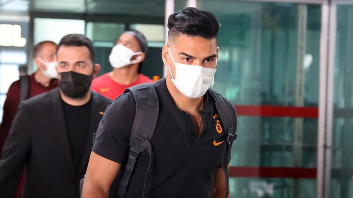 Falcao García tiene contrato hasta 2022 con Galatasaray, el colombiano quiere cumplir su contrato, pero el club lo quiere vender en este mercado.