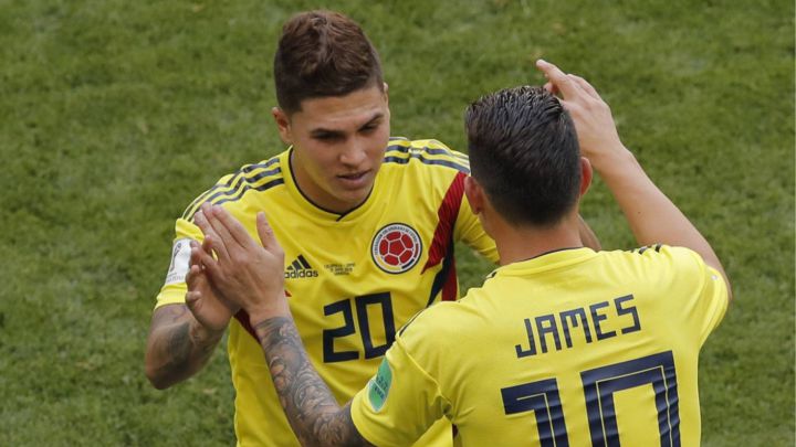 Juan Fernando Quintero y James Rodríguez, jugadores de Colombia