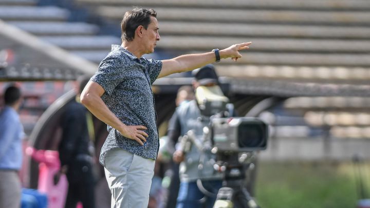 Alexandre Guimaraes deja de ser entrenador de Atlético Nacional