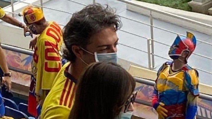 Daniel Quintero asiste al partido de Colombia y genera polémica