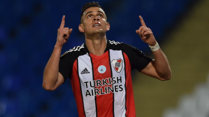 Rafael Santos Borré deja River Plate para jugar en el Eintracht Frankfurt, el colombiano de 25 años estuvo de 2017 a 2021 donde marcó 56 goles.