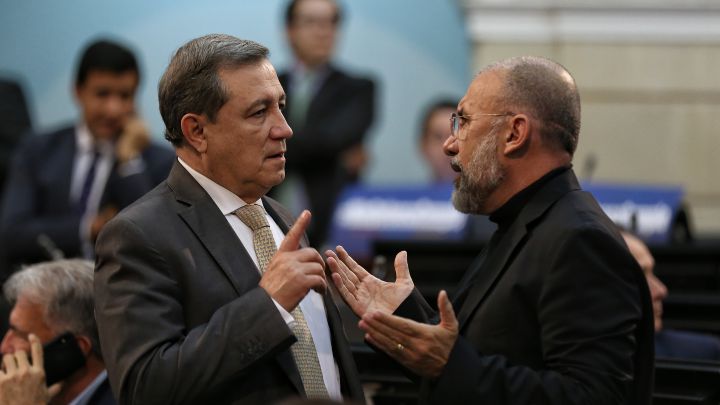 Así es Ernesto Macías, precandidato a la presidencia del Centro Democrático
