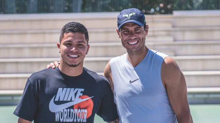 Cucho Hernández se entrena en la academia de Rafa Nadal