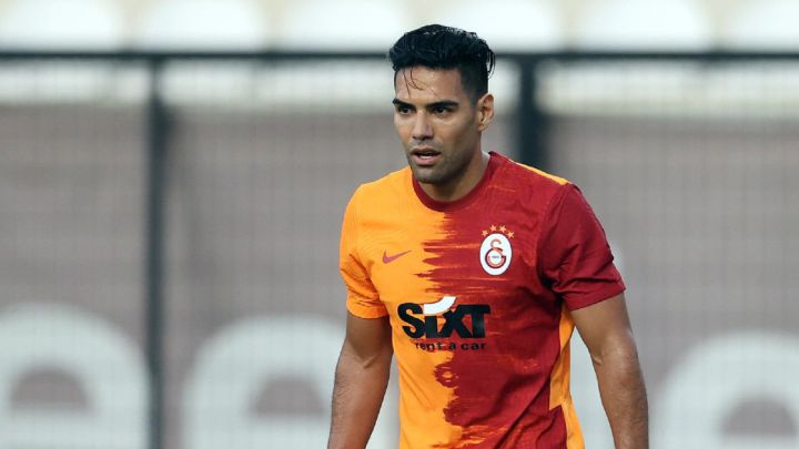 Radamel Falcao García estuvo presente en el amistoso de Galatasaray ante Kasimpasa. El colombiano también hizo parte de la jornada de recuperación