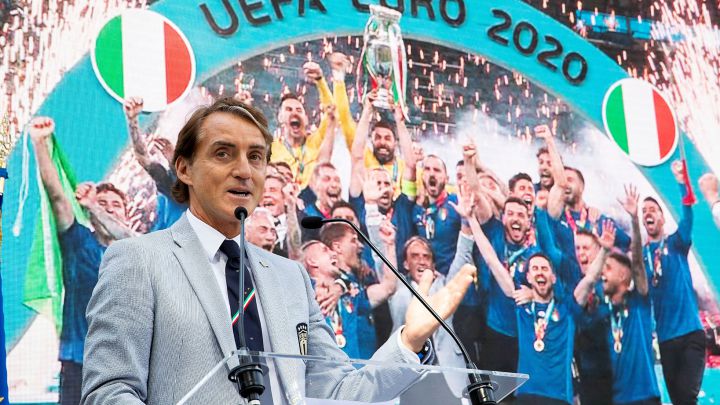 Roberto Mancini logró ganar la Eurocopa con Italia. Siendo técnico del Inter dirigió 3 colombianos: Iván Ramiro Córdoba, Nelson Rivas y Fredy Guarín.
