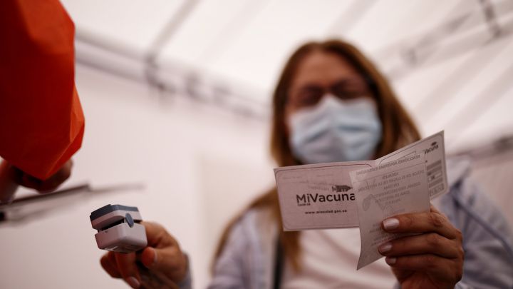 Pico y cédula para vacunación en Bogotá para personas de 35 a 39 años: horarios, centros y qué se sabe