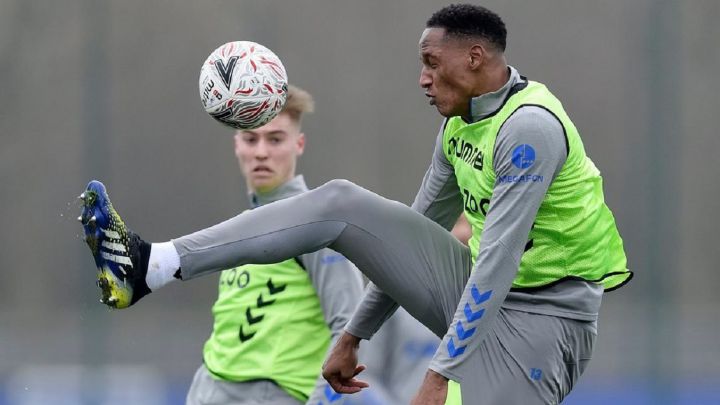 Yerry Mina podría salir de Everton FC