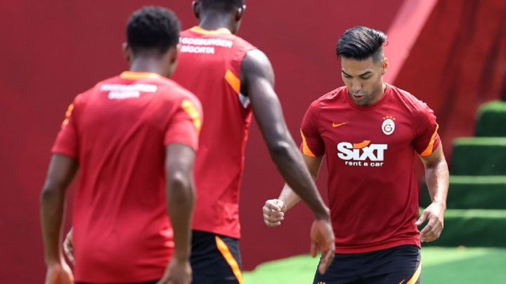 Falcao supera molestia y entrena a la par de sus compañeros en Galatasaray