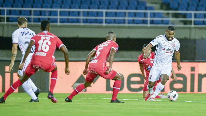 Paranaense - América de Cali: Horarios, cómo y dónde ver el partido por octavos de Sudamericana que se jugará en el Arena da Baixada desde las 7:30 p.m.