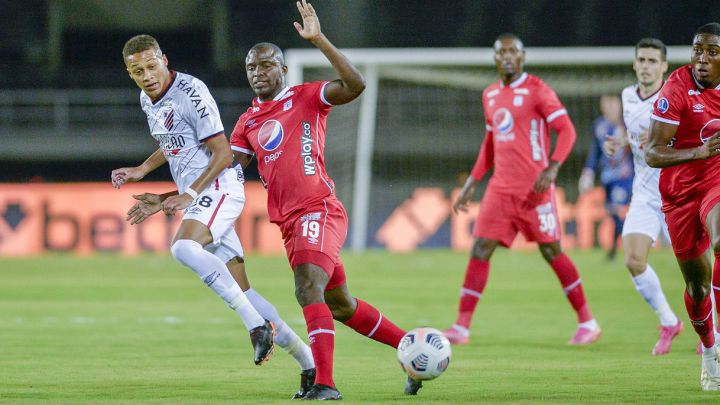 Así formaría América ante Paranaense por la vuelta de los octavos de final de la Copa Sudamericana, hoy en el Arena da Baixada de Curitiba a las 7:30 p.m.
