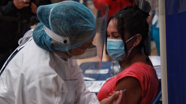 Curva del coronavirus en Colombia, hoy 28 de julio. Casos y muertes relacionadas con el covid-19 en el país. Actualmente hay 87.933 casos activos.