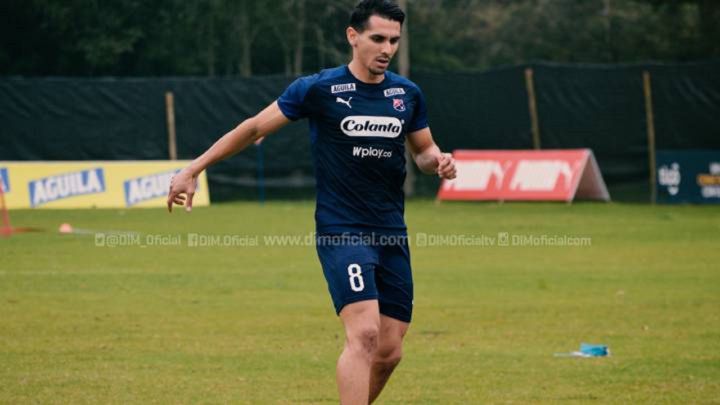 Independiente Medellín confirmó que el mediocampista paraguayo, Walter Rodríguez, no está en los planes del Bolillo Gómez y regresará al fútbol de su país