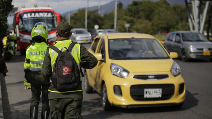 Pico y placa hoy, lunes 2 de agosto, en Bogotá y Cali: horarios, excepciones y cómo funciona